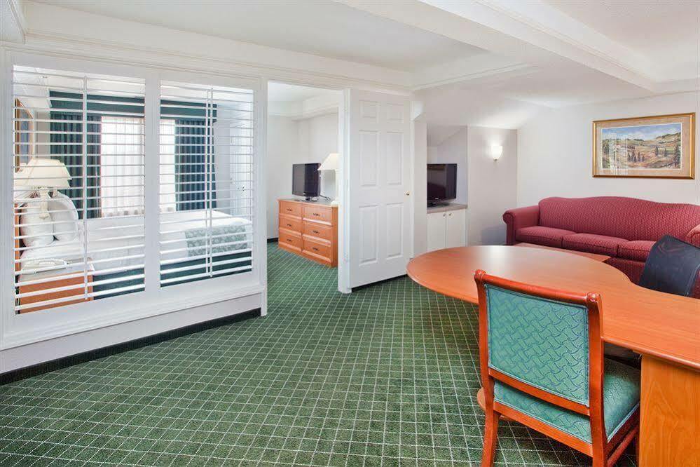 La Quinta By Wyndham Raleigh Durham Intl Ap Hotel Morrisville Ngoại thất bức ảnh